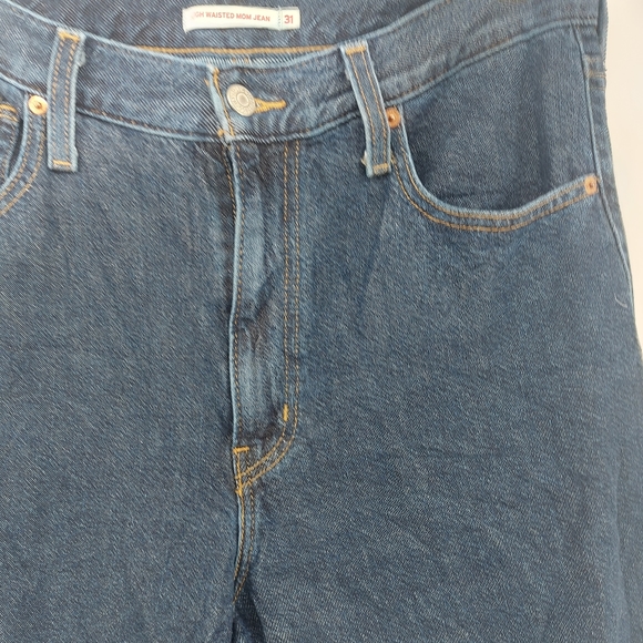 Levi's HIGH WAISTED MOM WOMEN'S JEANS SIZE 31 - Picture 7 of 9